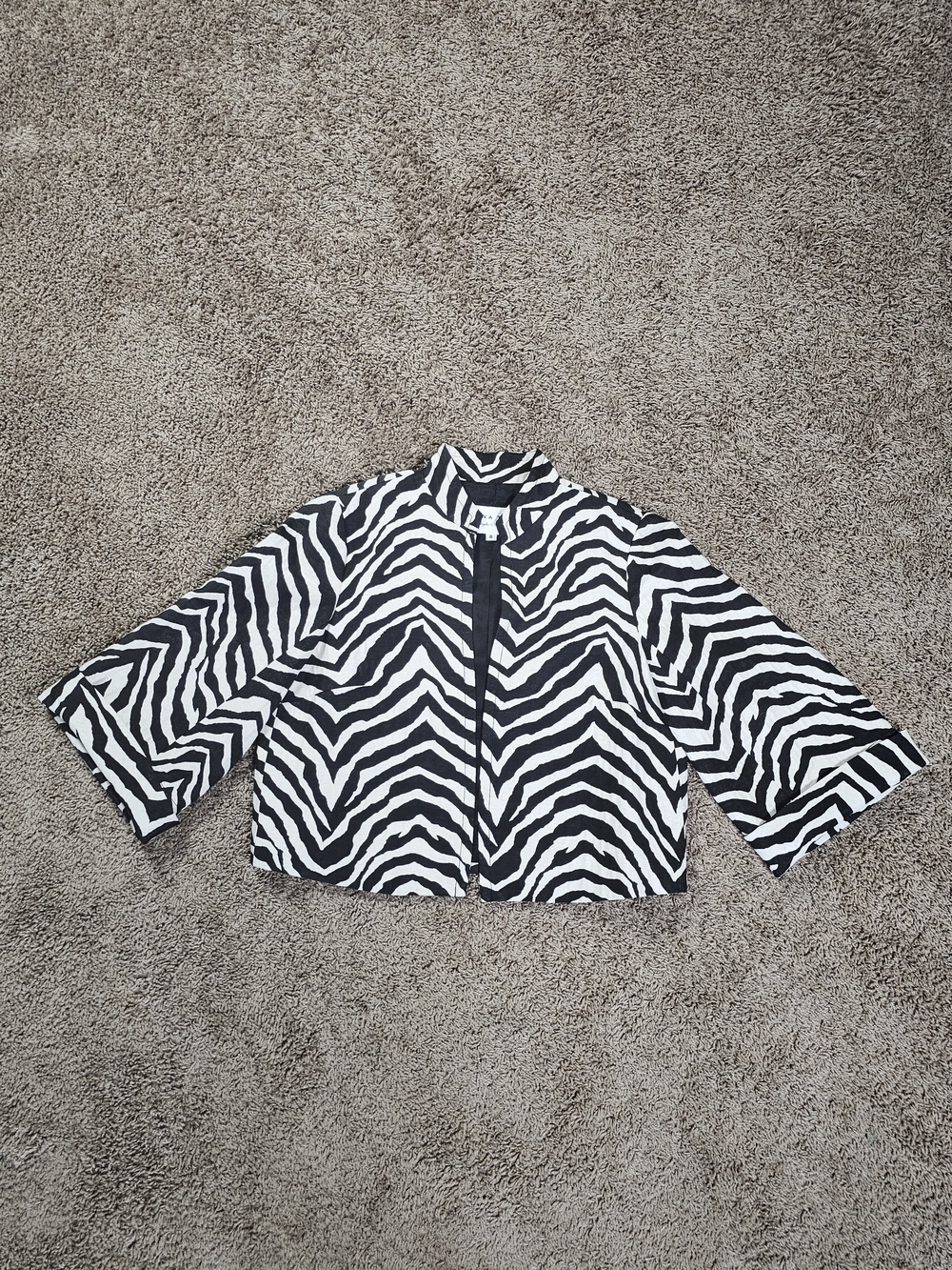 Trina Turk Zebra Print Cape Style Blazer Jacket Open Front Size 8 black white